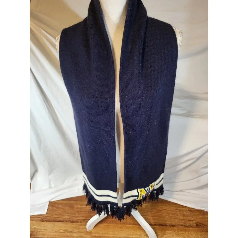 DISNEY PARKS Authentic Navy Blue & White Winter Scarf‎ Mickey Mouse 